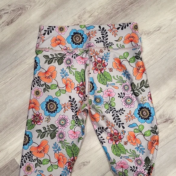 NWOT Becca L athletic leggings - Picture 3 of 4